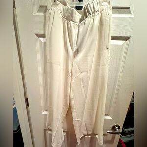 NWT white wide leg Capri pants with pockets